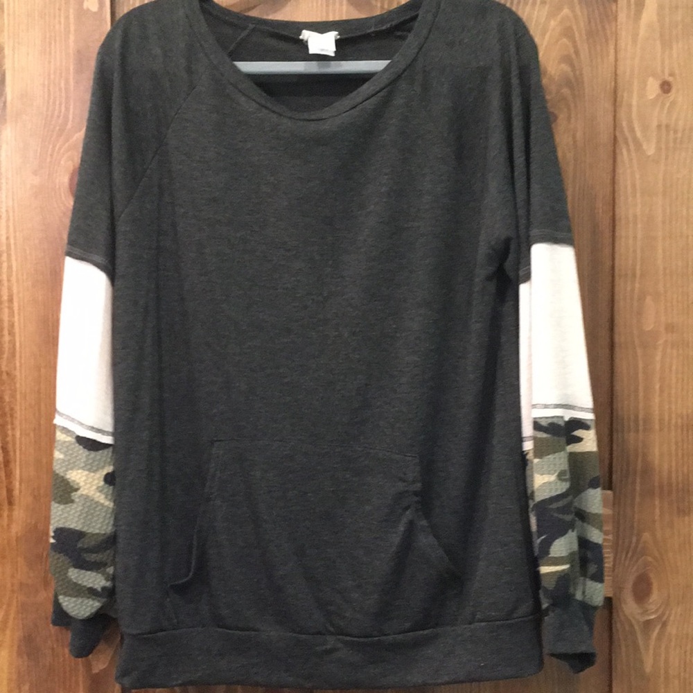 Camo top with pockets
